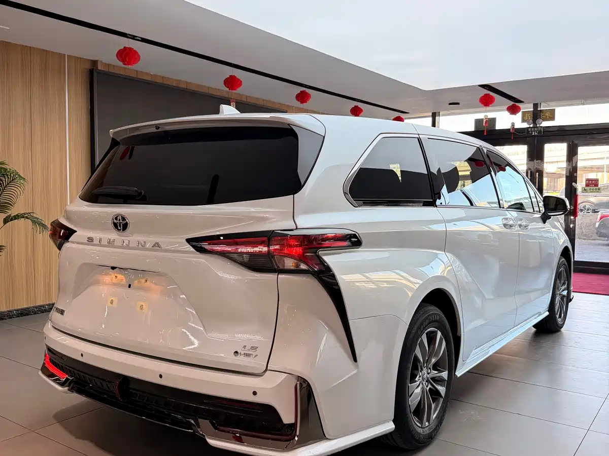 TOYOTA SIENNA