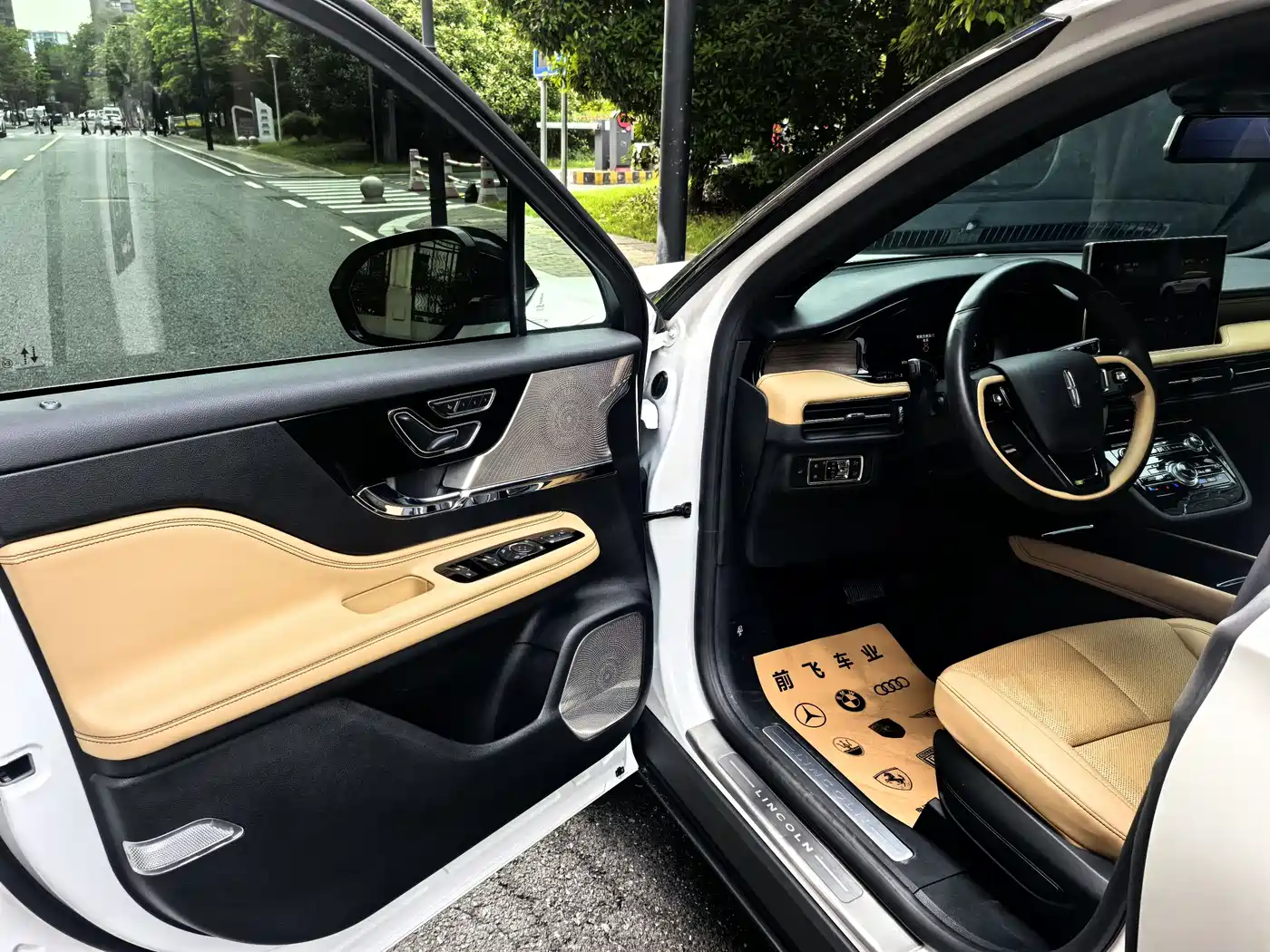 LINCOLN ADVENTURER