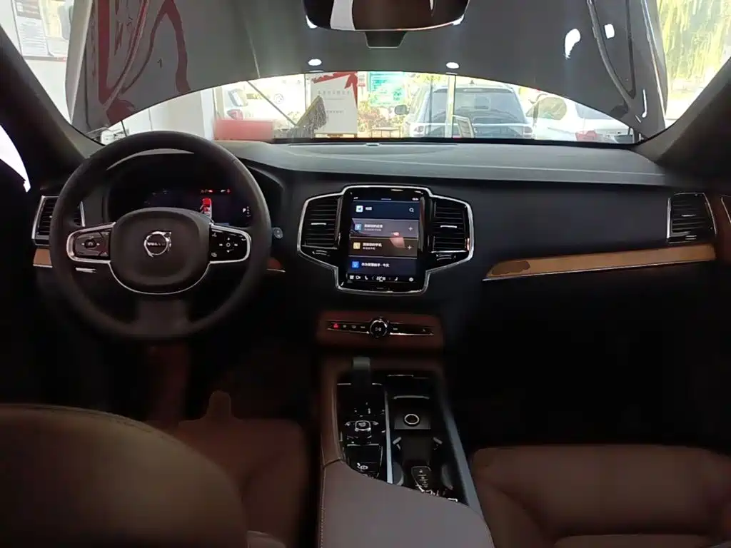 صورة 10 - Volvo XC90