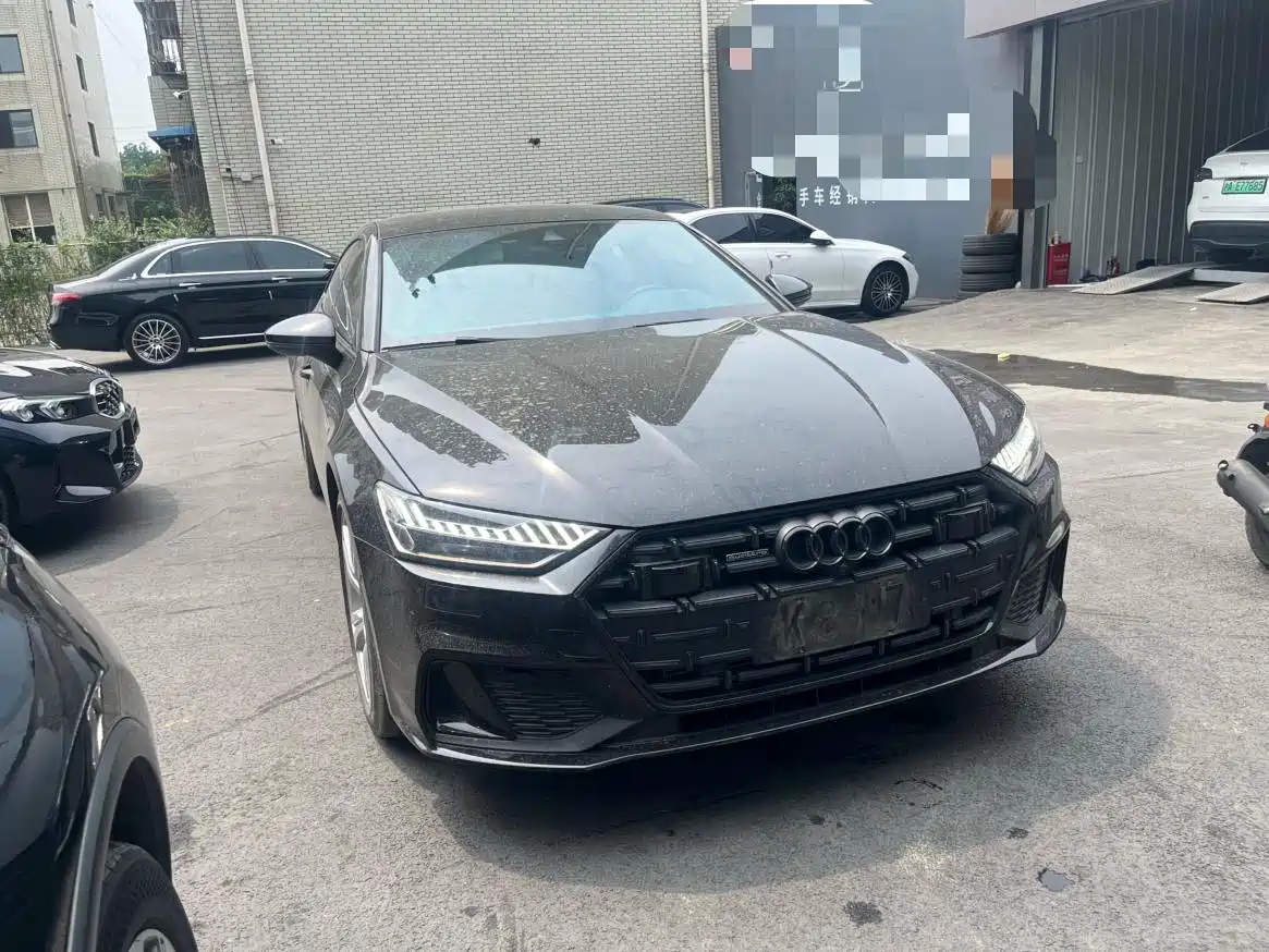 Фото 3 - Audi A7L