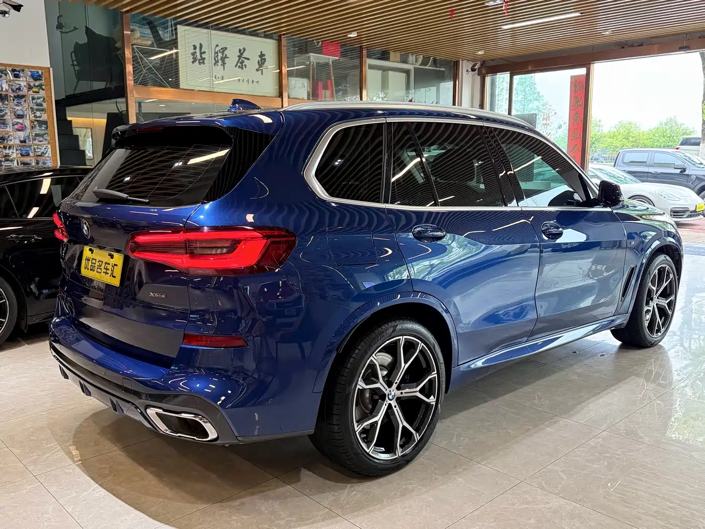 BMW X5 (Import) 2019 xDrive40i Exclusive M Sport Package фото 4