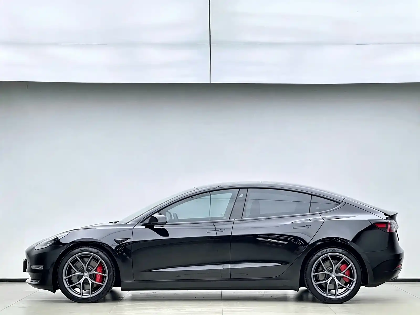 Фото 16 - Tesla Model 3