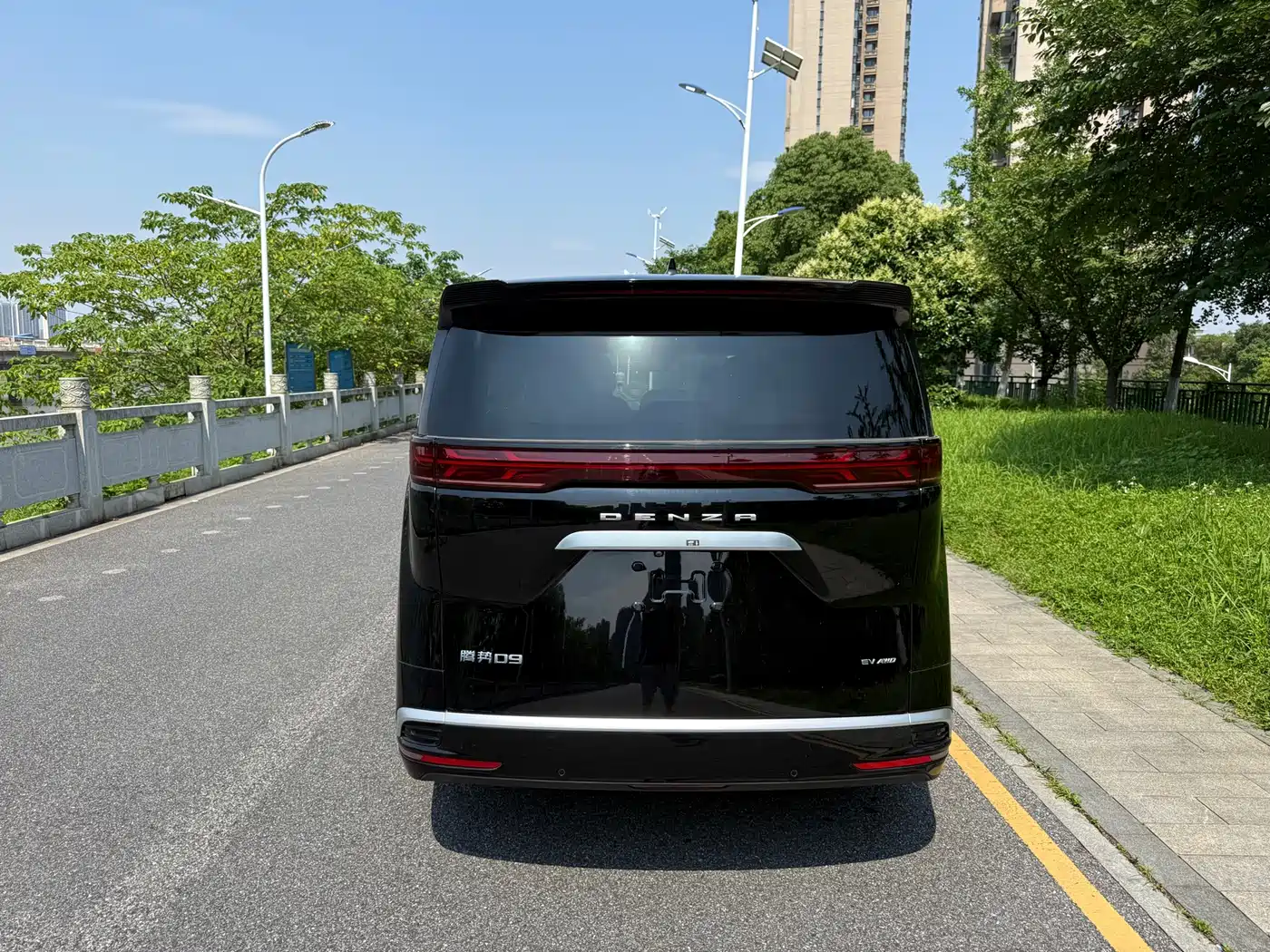 Denza D9 2024 EV 600 AWD Flagship фото 5