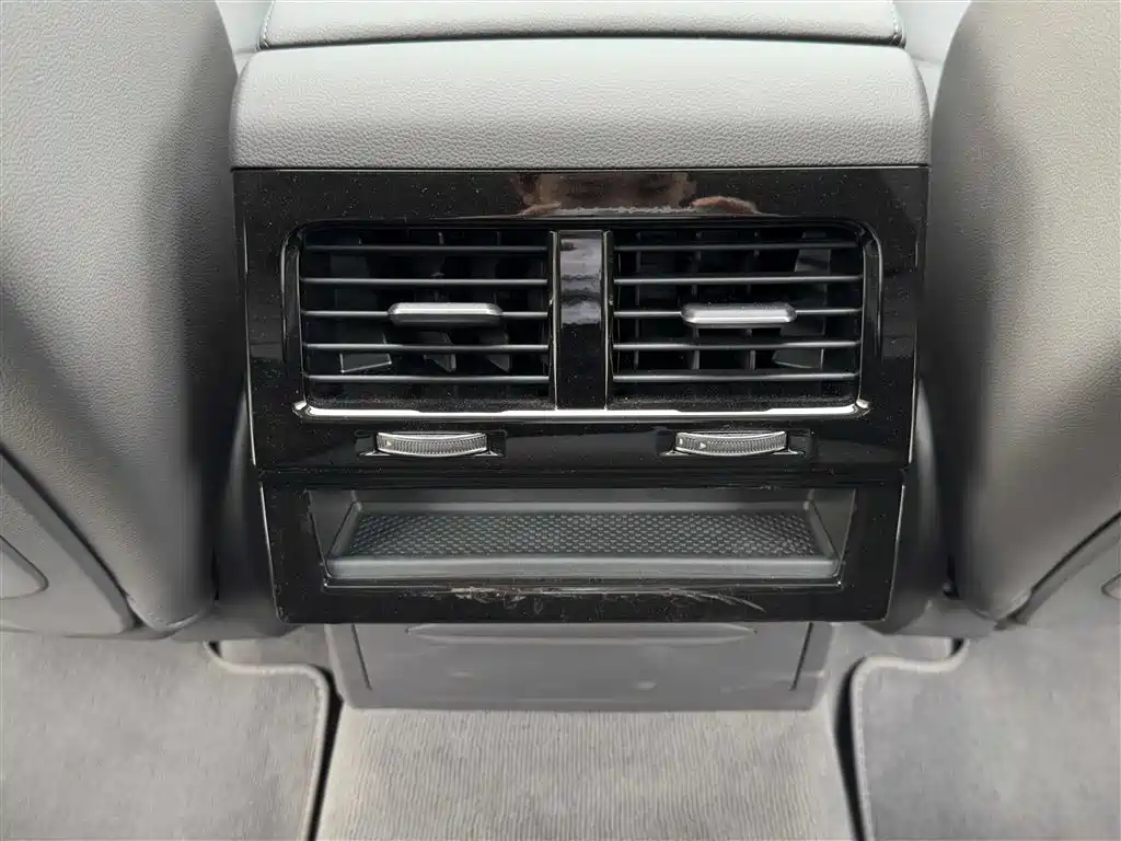Volkswagen Touareg 2023 3.0TSI R-Line Black Sports Package фото 10