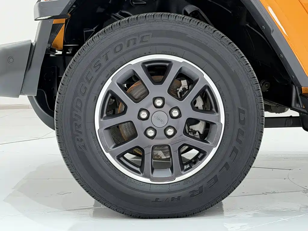 Фото 8 - Jeep Wrangler
