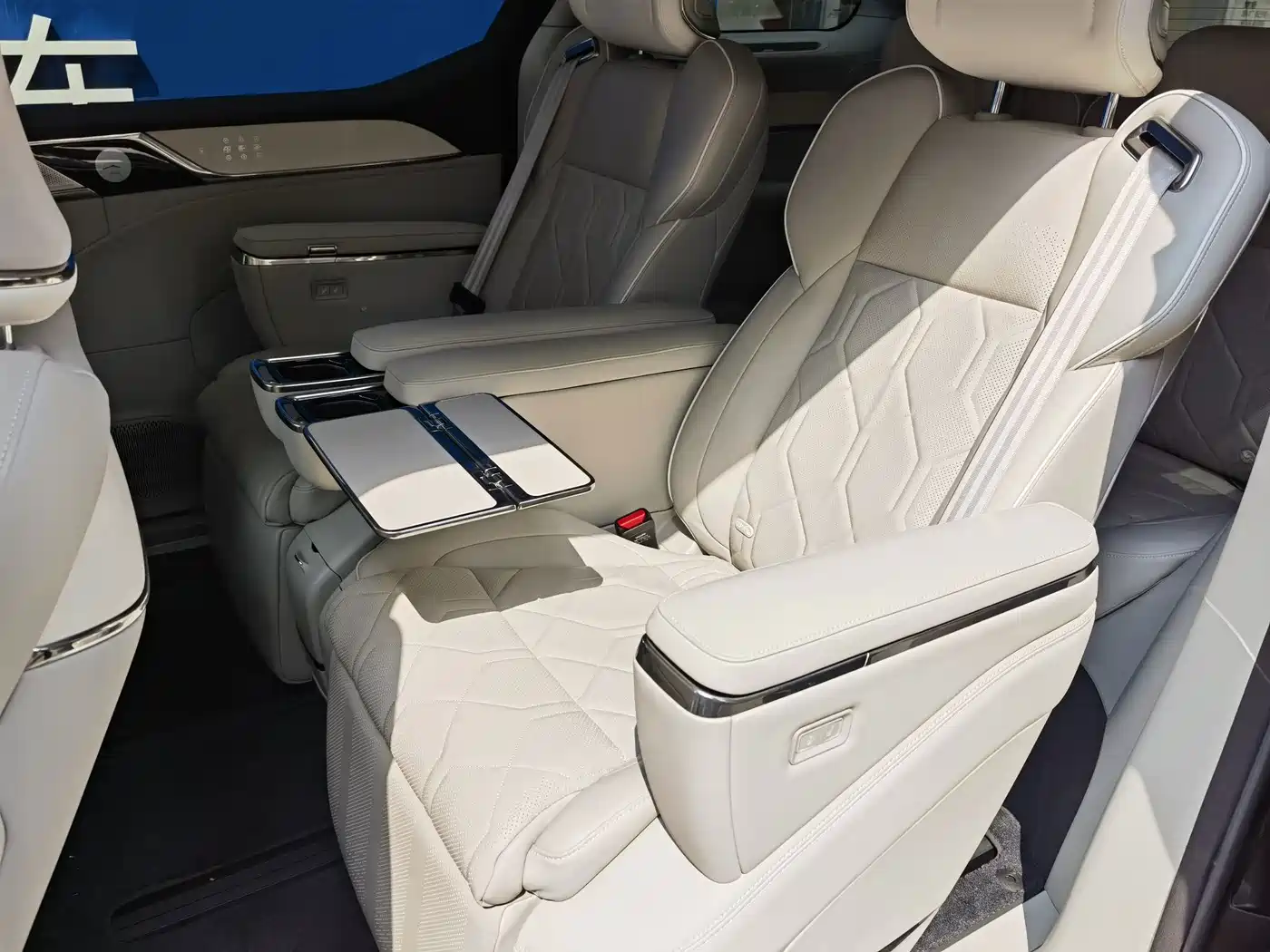 Volvo EM90 2025 2025 Ultra Six-Seater