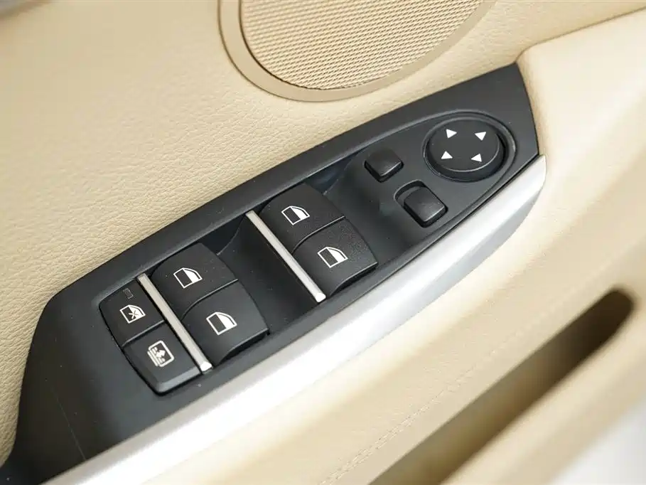 BMW 5 Series GT 2013 535i xDrive Luxury фото 7