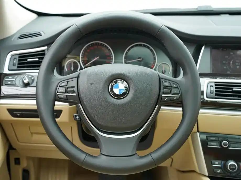 BMW 5 Series GT 2013 535i xDrive Luxury фото 30