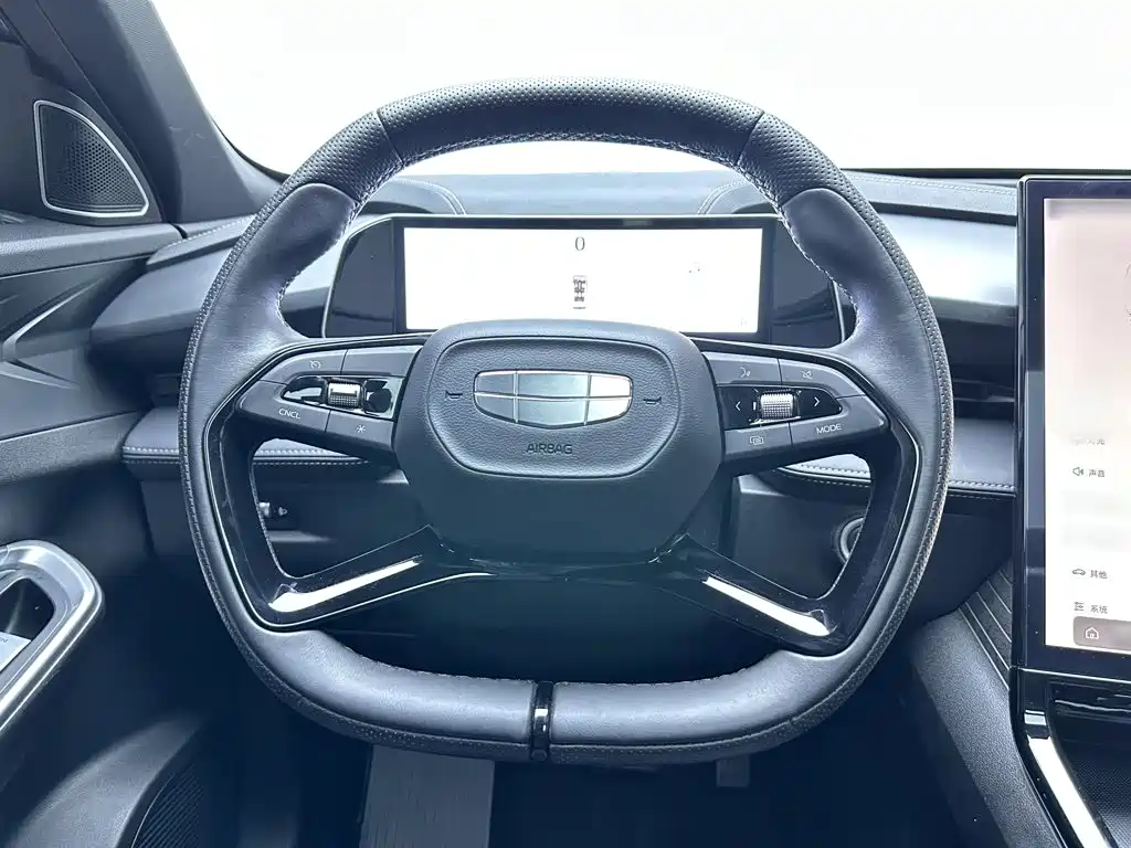 Фото 19 - Geely Atlas