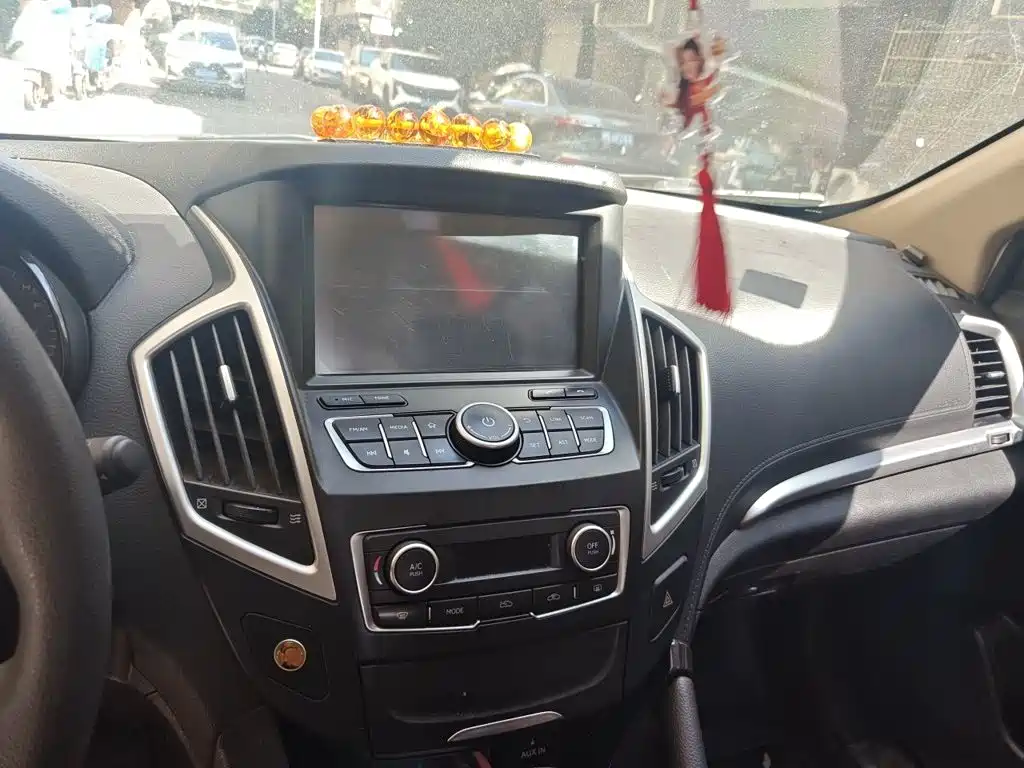Dongfeng Aeolus Dongfeng Fengshen AX7 2015 2015 2.0L Automatic Smart Joy