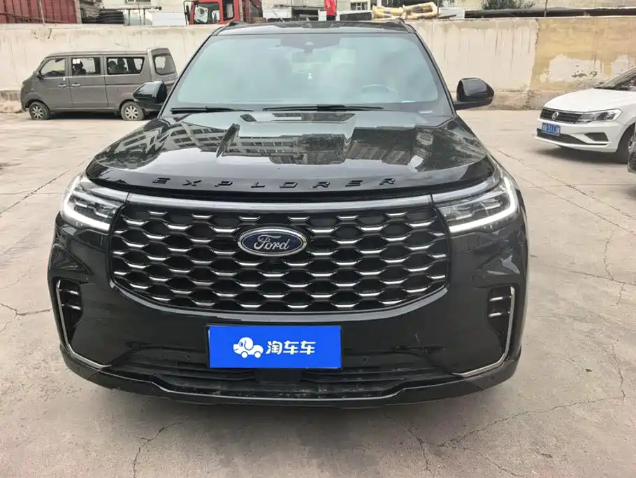 Photo 2 - Ford Explorer
