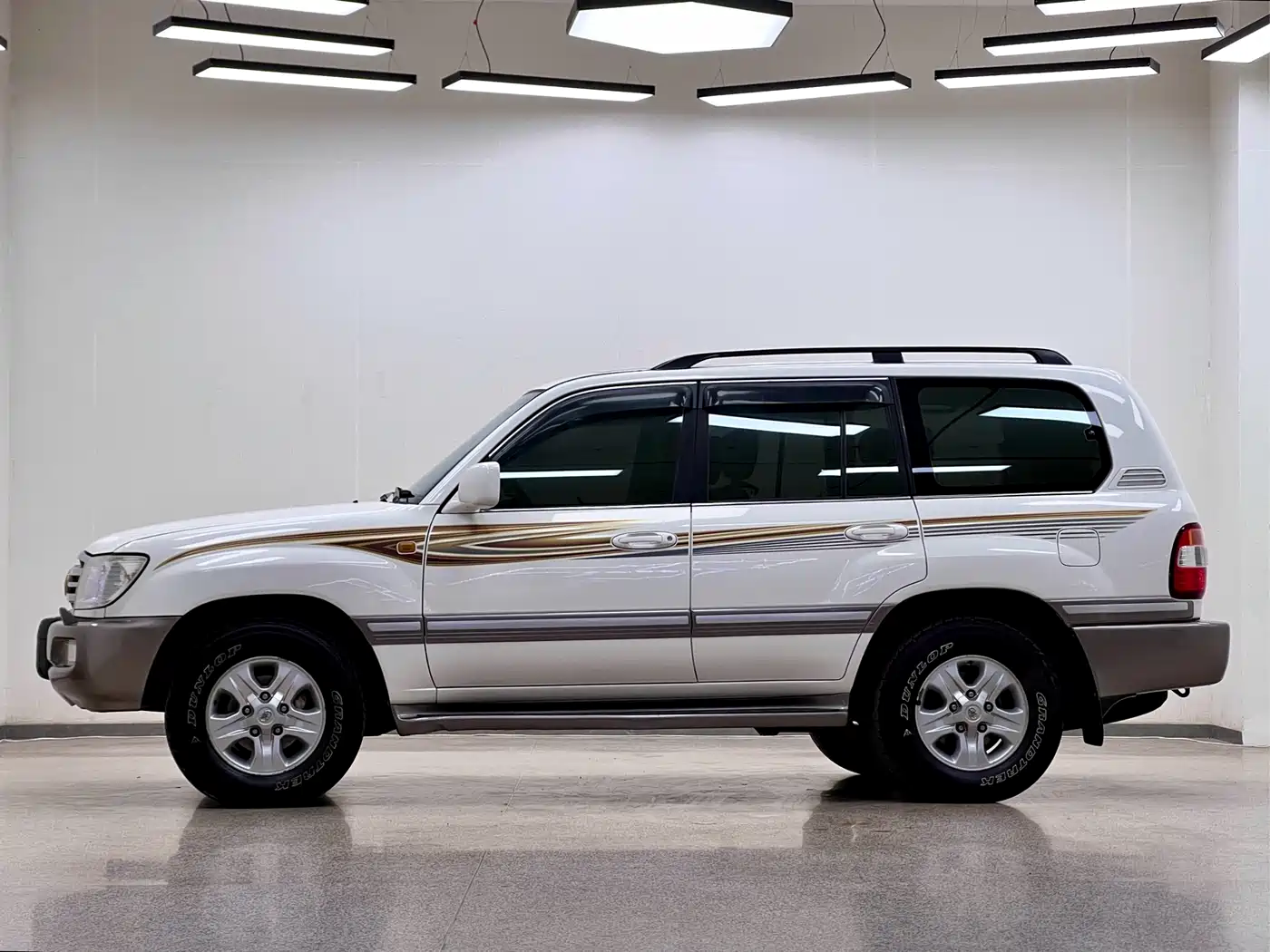 Toyota Land Cruiser 2005 Model 4.7L Automatic VX-R Luxury DVD Edition фото 3