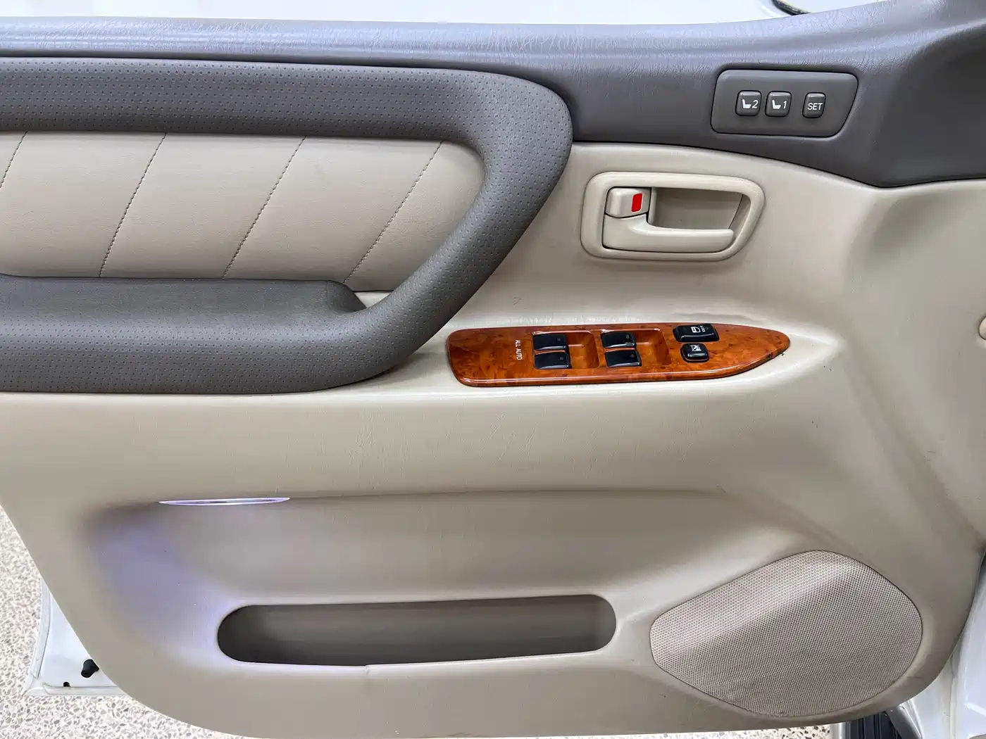 Toyota Land Cruiser 2005 Model 4.7L Automatic VX-R Luxury DVD Edition фото 28