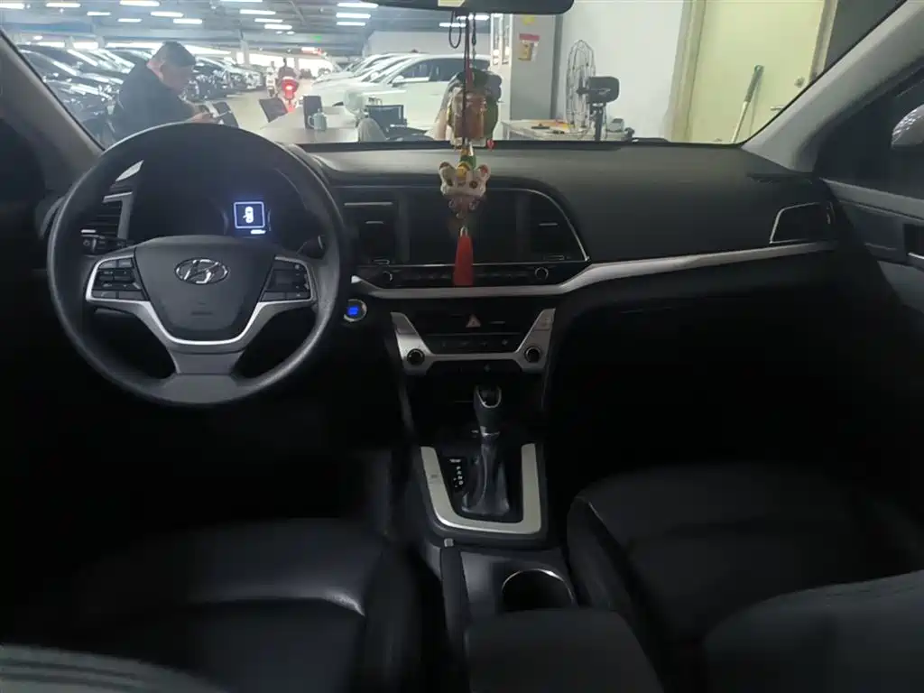 Hyundai Elantra 2018 1.6L Automatic 15th Anniversary Special Edition фото 10