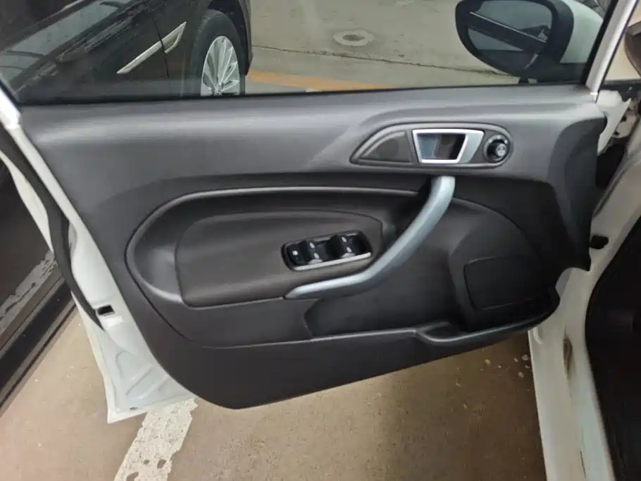 Ford Fiesta 2015 2013 Hatchback 1.5L Automatic Fashion
