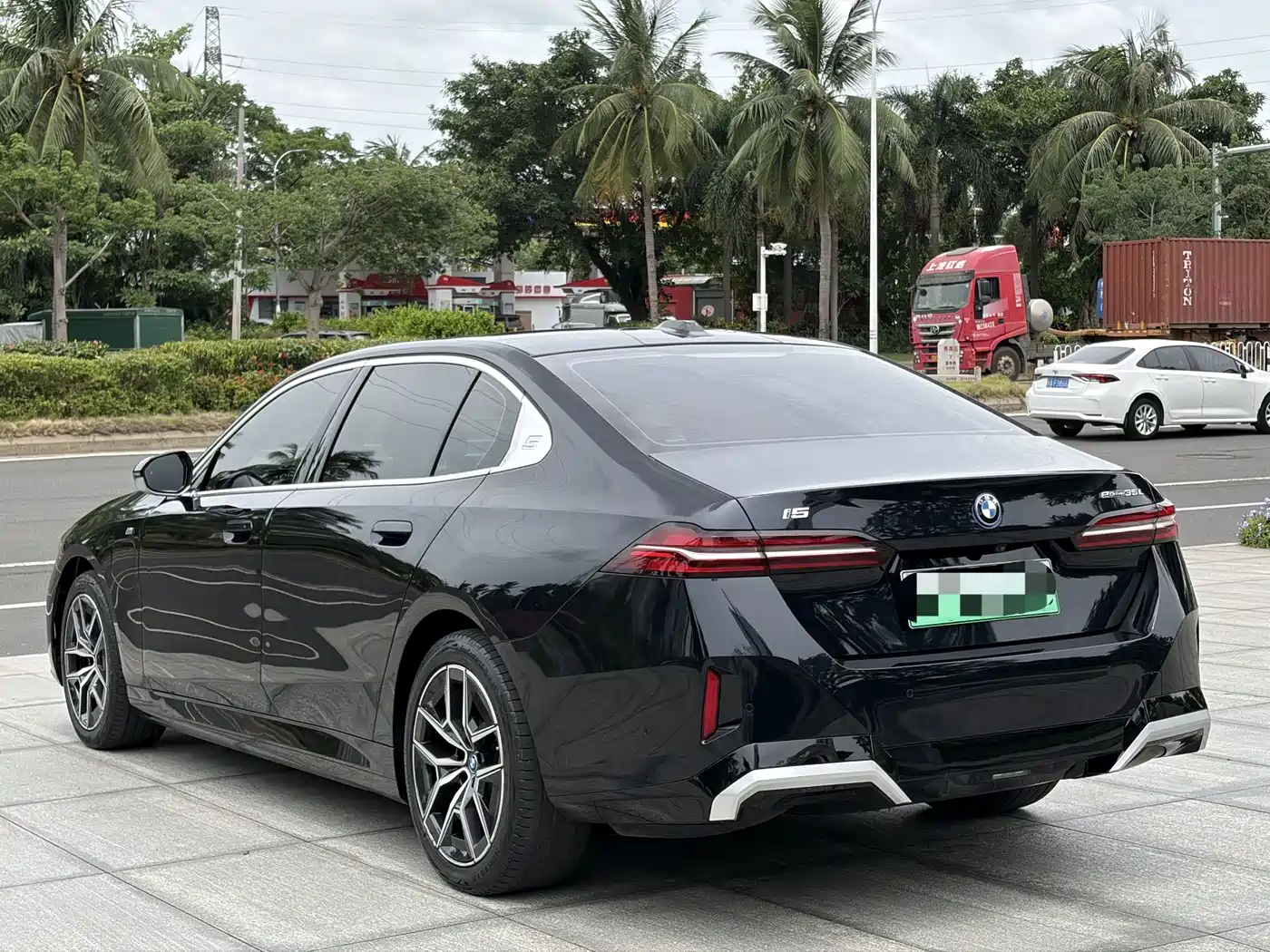 2025 BMW i5