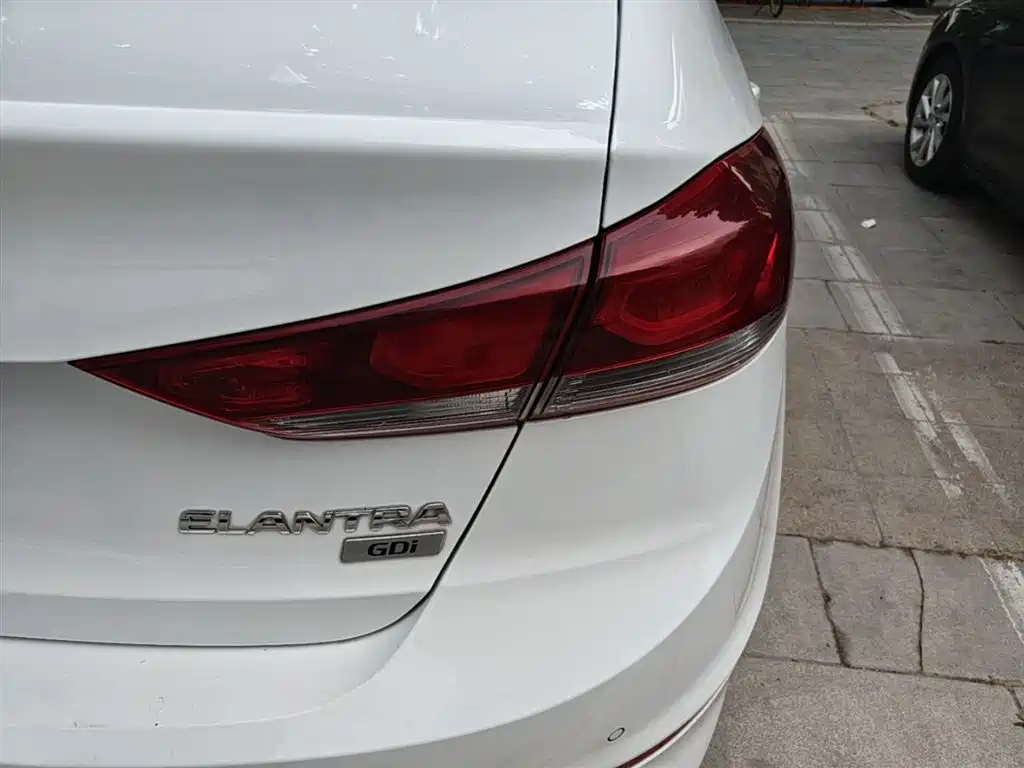 Hyundai Elantra 2016 Model 1.6L Automatic Smart Elite фото 8