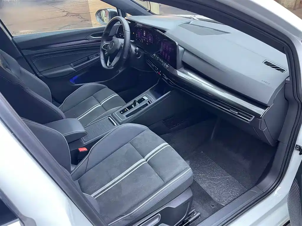 Volkswagen Golf 2023 280TSI DSG R-Line Lite фото 24