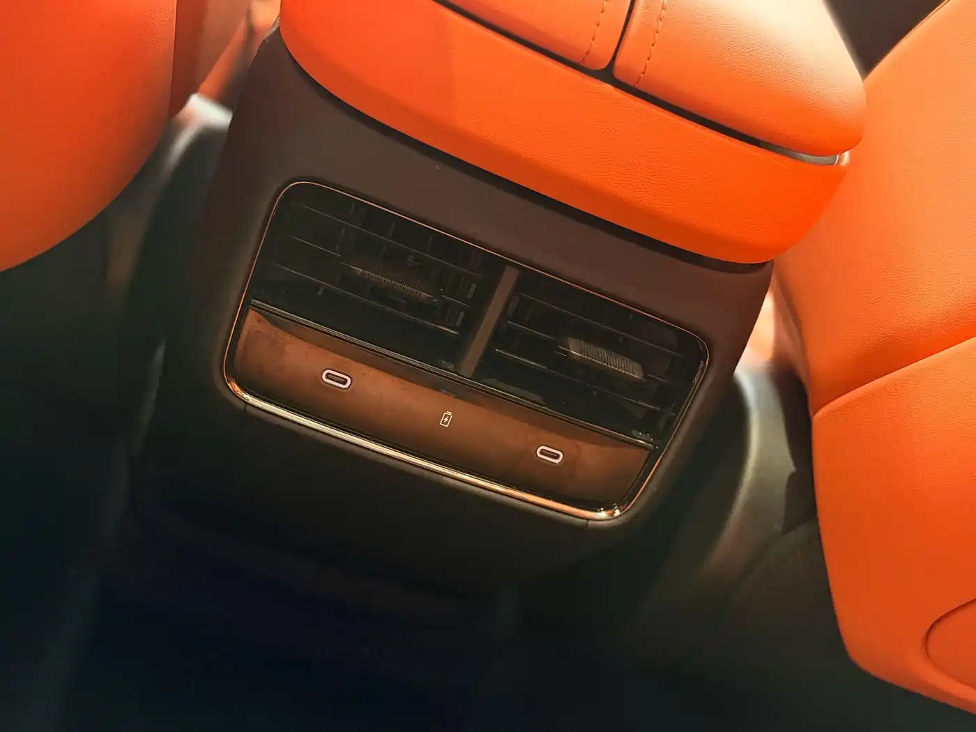 Lynk & Co 10 EM-P 2026 2025 240km Base