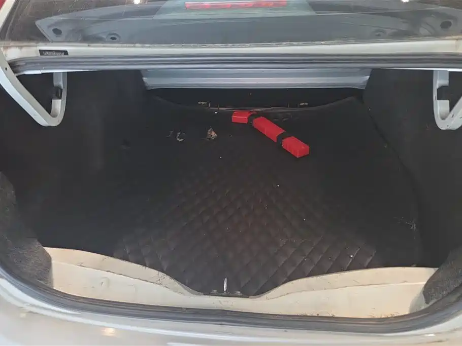 Peugeot 301 2014 1.6L Automatic Comfort Edition фото 4