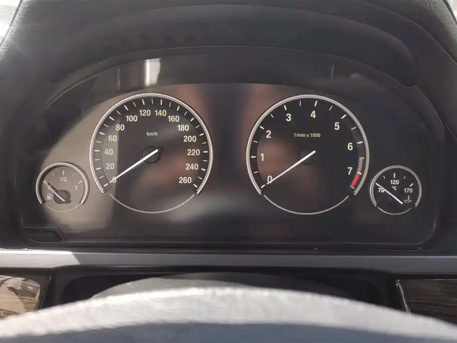 BMW 7 Series 2011 750Li xDrive фото 14