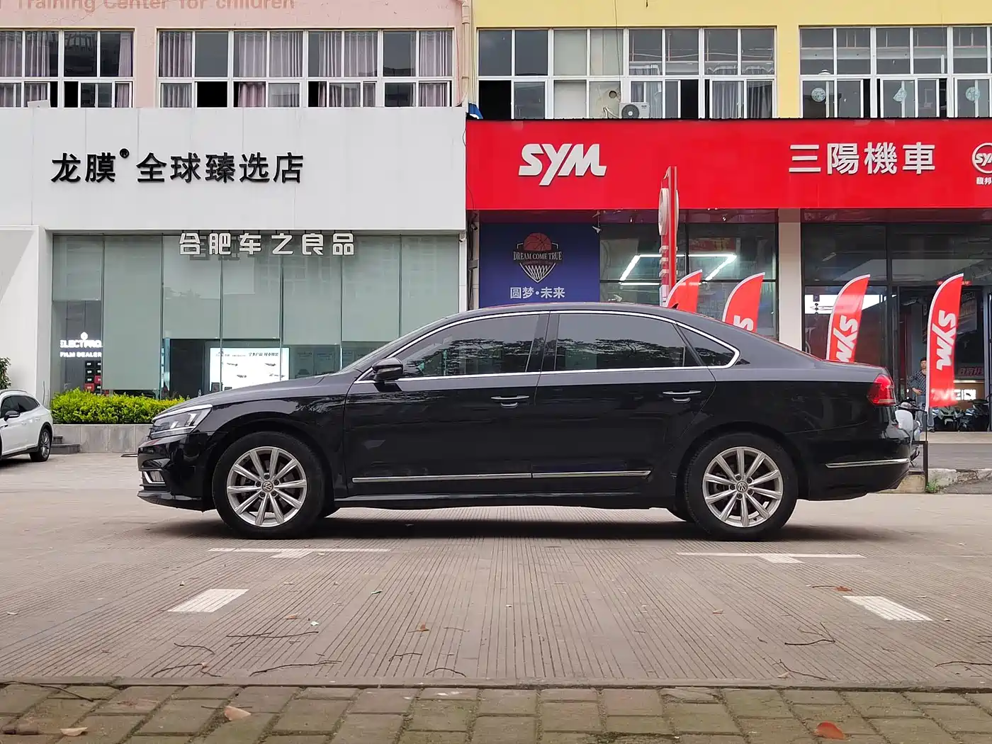 Volkswagen Passat 2017 330TSI DSG Prestige фото 7