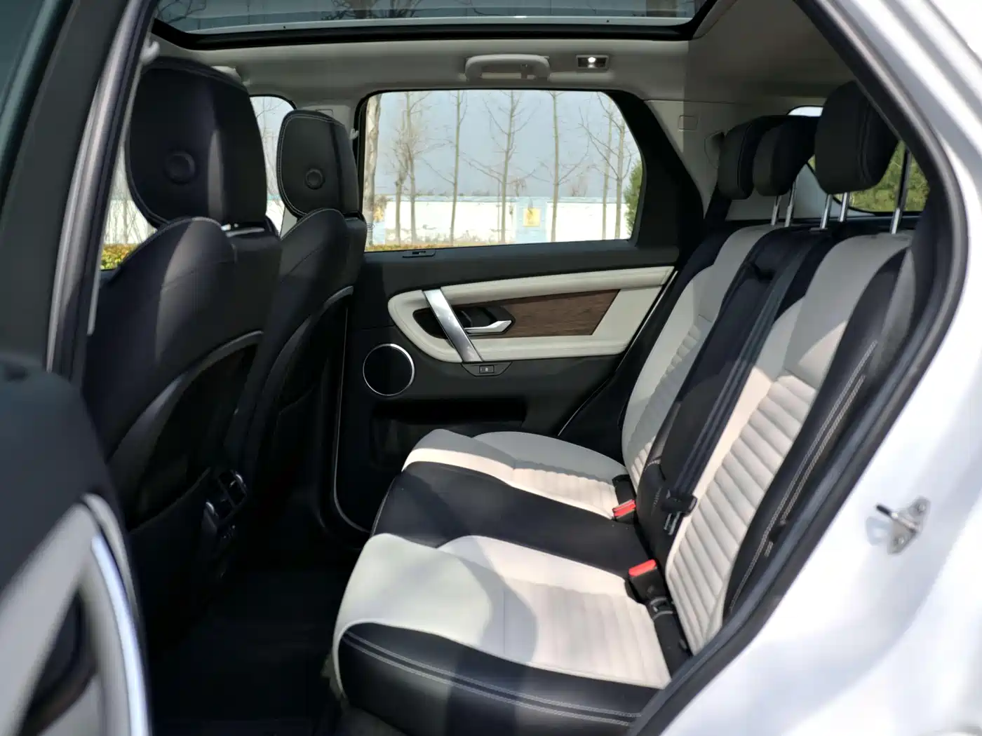 LAND ROVER DISCOVER NEW ENERGY SOURCES FOR SPORTS