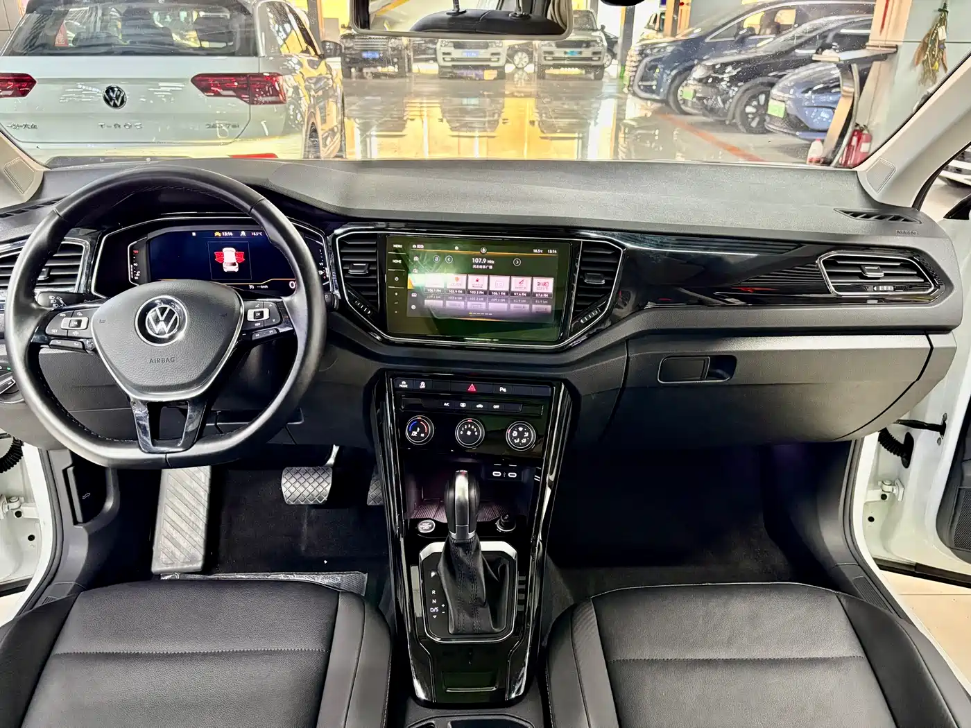 VOLKSWAGEN T ROC EXPLORING SONGS