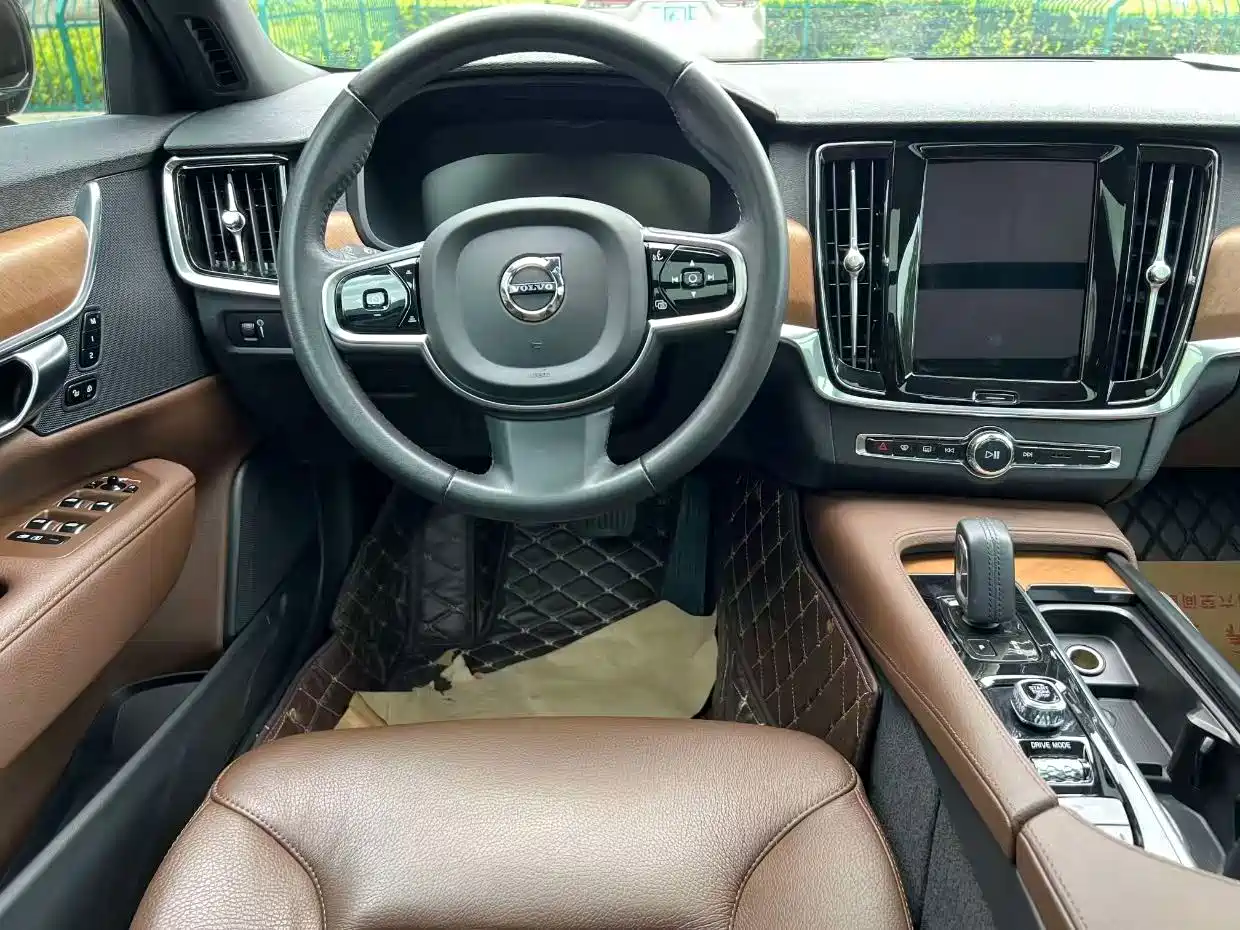 Фото 5 - Volvo S90