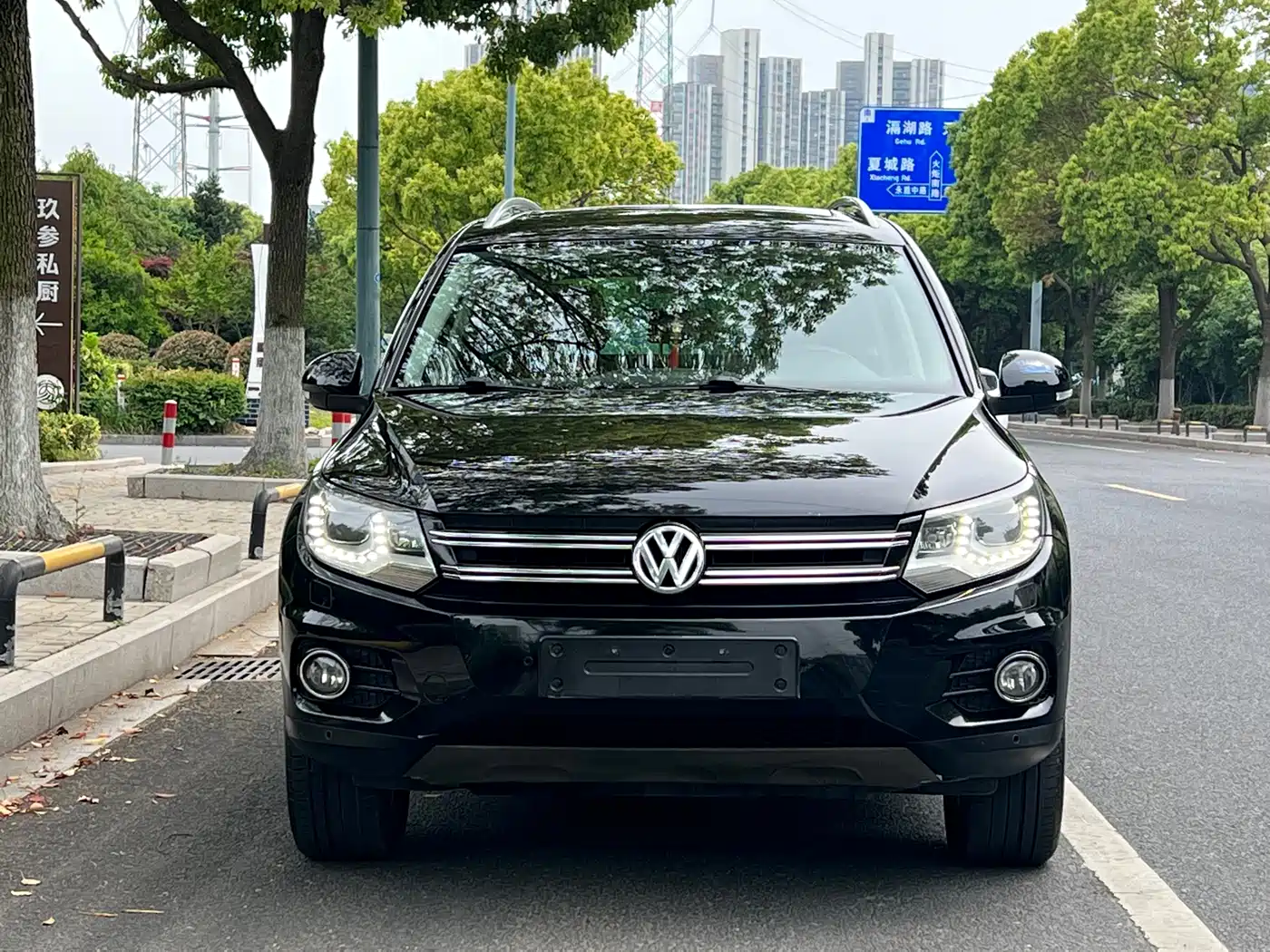 Volkswagen Tiguan 2012 2.0TSI Luxury Edition фото 2