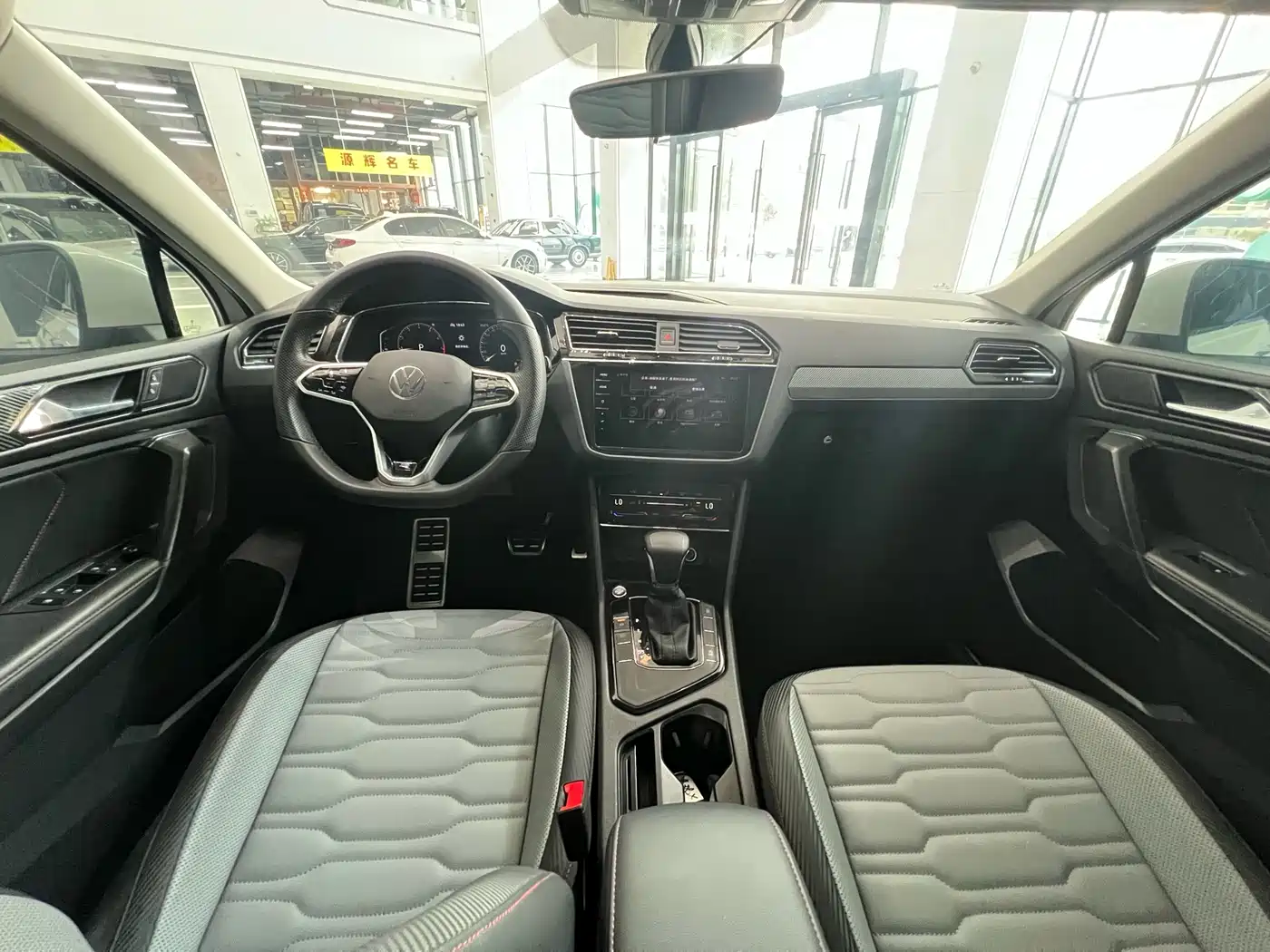 Volkswagen Tiguan X 2021 330TSI 2WD Premium Edition фото 13