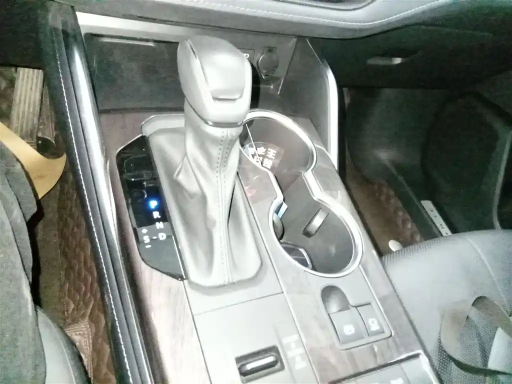 Toyota Highlander 2024 2.5L Smart Hybrid 4WD Premium 7-seater фото 10