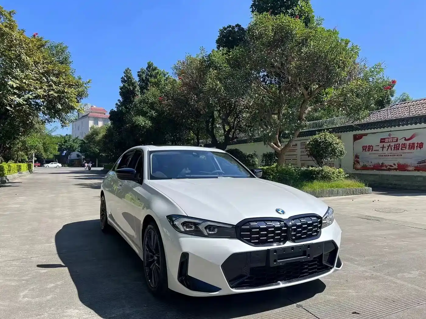 BMW 3 Series 2023 325Li M Sport Black Night Package фото 3