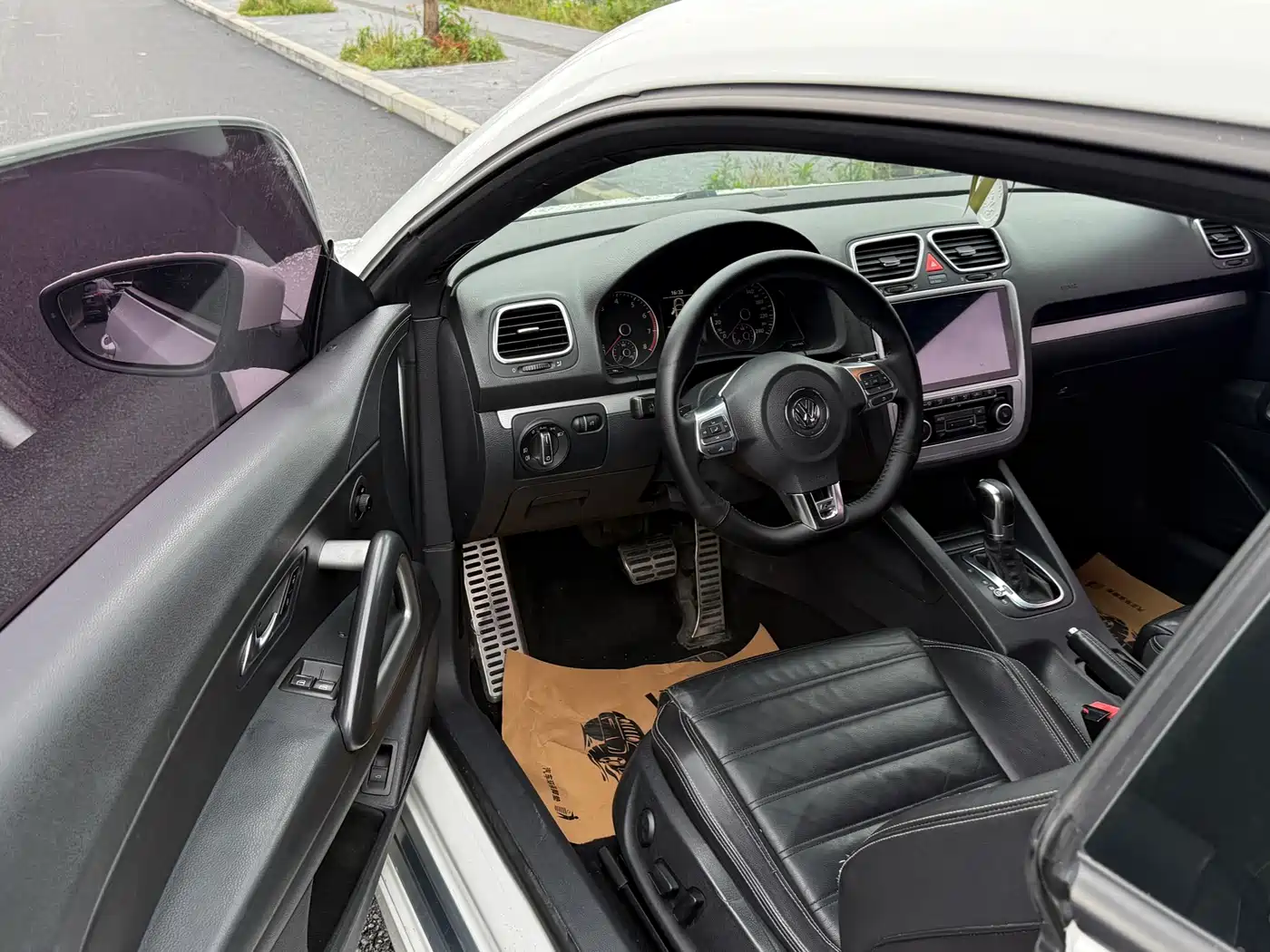 Volkswagen Scirocco 2011 2.0TSI R-Line фото 11