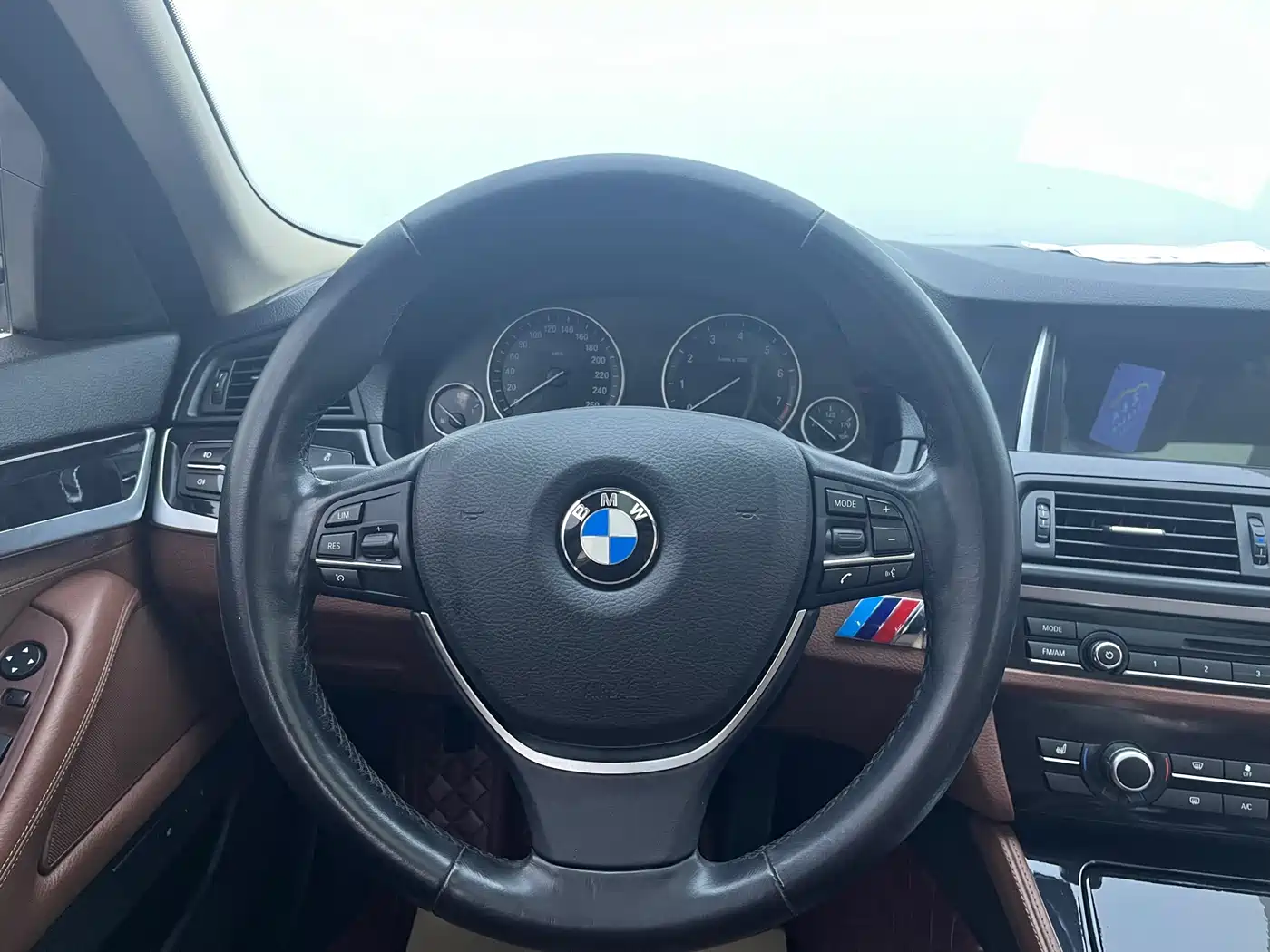 BMW 5 Series 2017 520Li Classic Edition фото 10