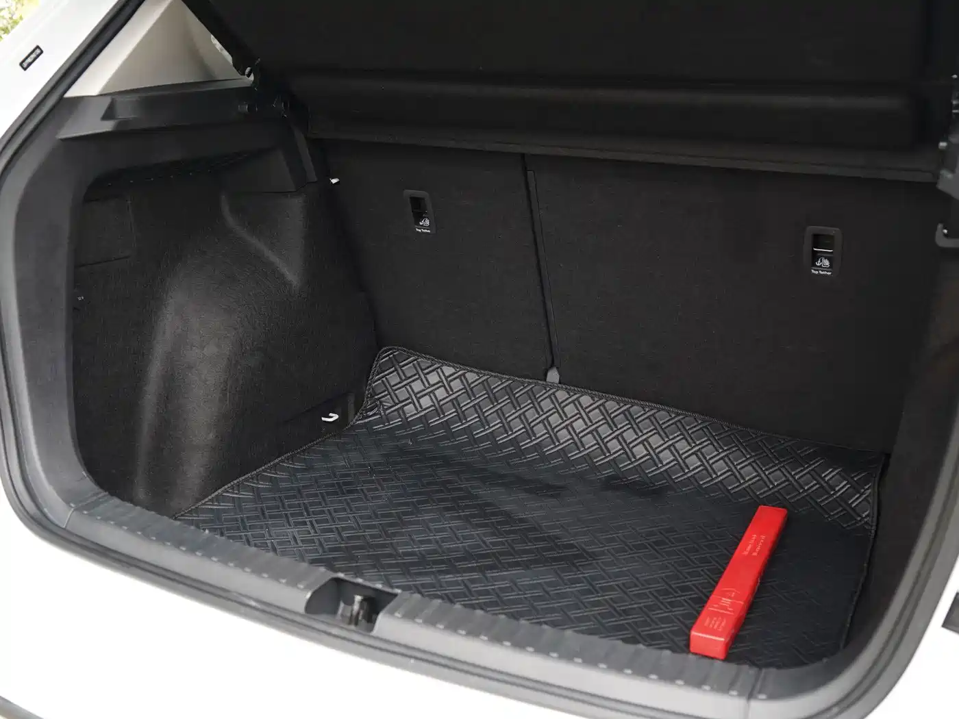 Volkswagen Tharu 2024 300TSI 2WD Full Moon Edition фото 16