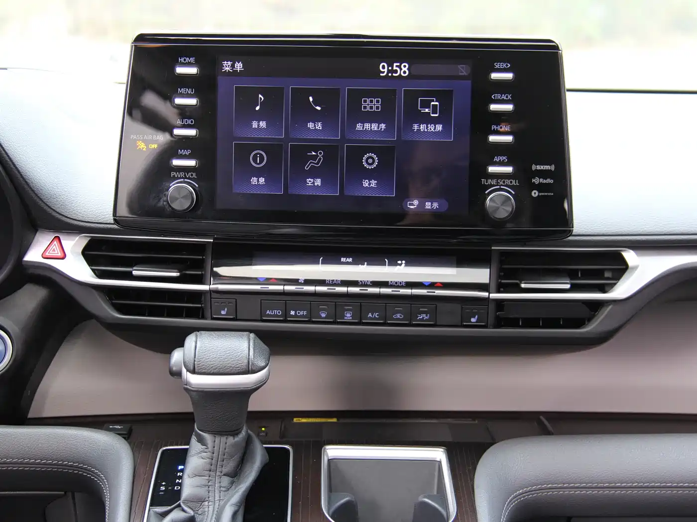 Toyota Sienna 2021 2.5L Hybrid Platinum Edition фото 19