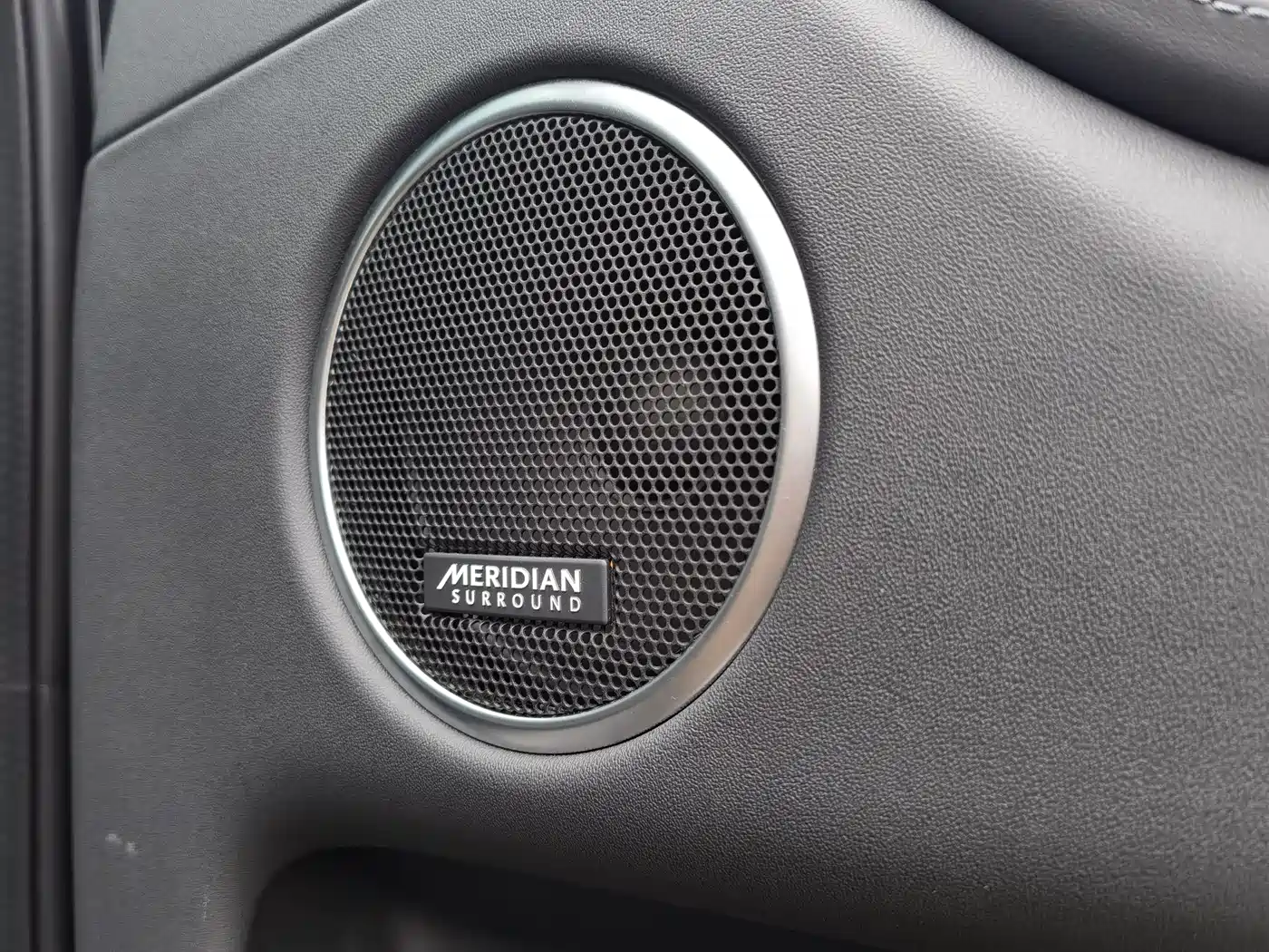 Land Rover Discovery Sport 2024 Luxury Custom Edition фото 17