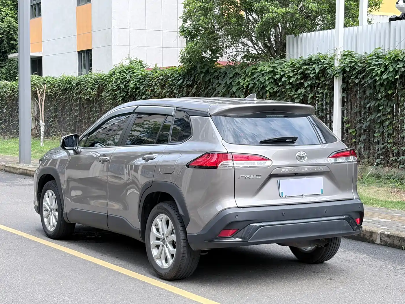Toyota Frontlander 2023 2.0L CVT Leading Edition фото 4
