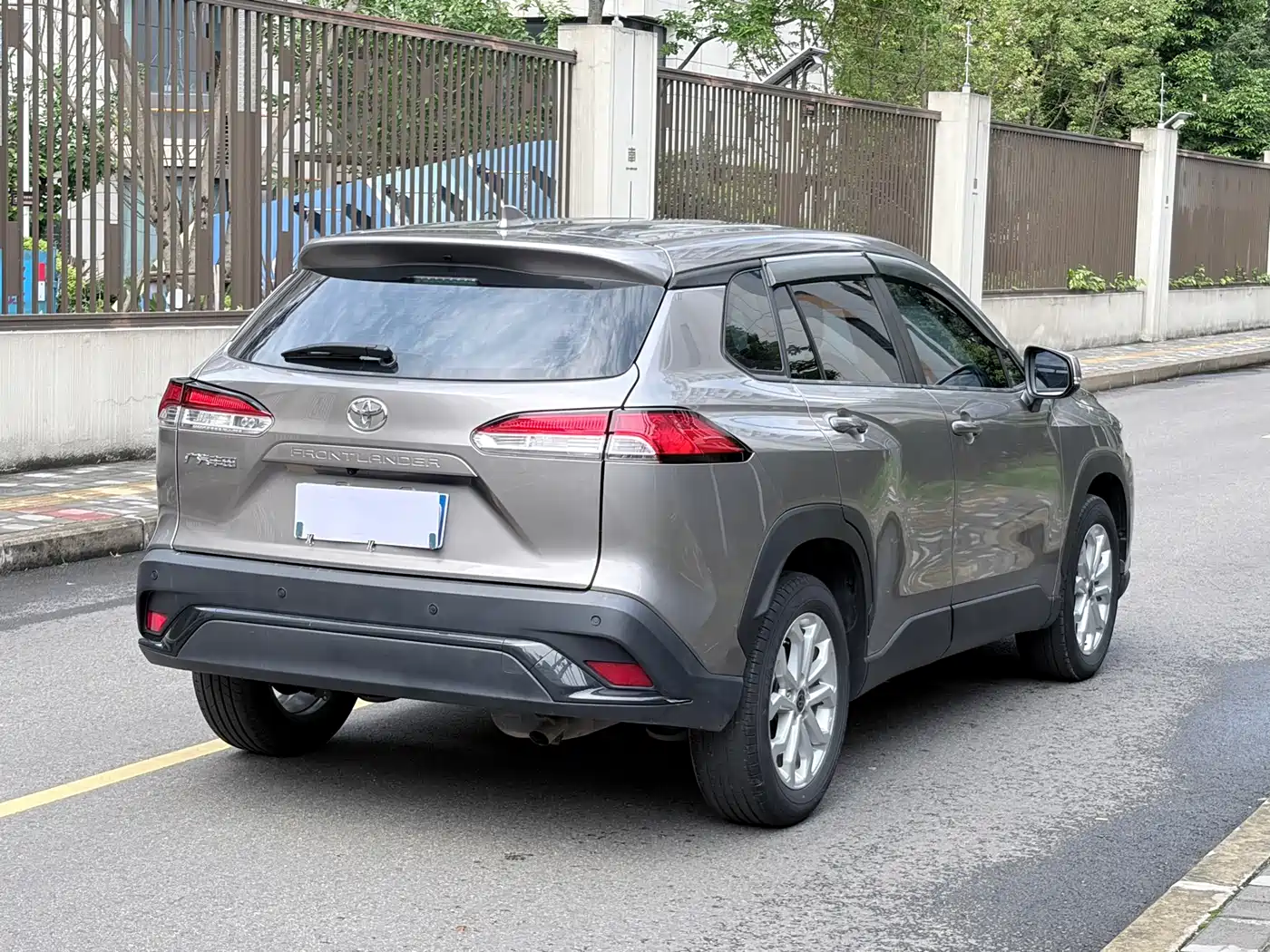 Toyota Frontlander 2023 2.0L CVT Leading Edition фото 6