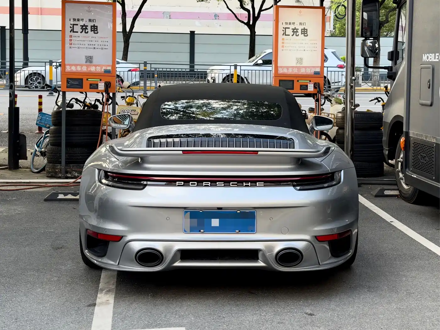 Photo 18 - Porsche 911