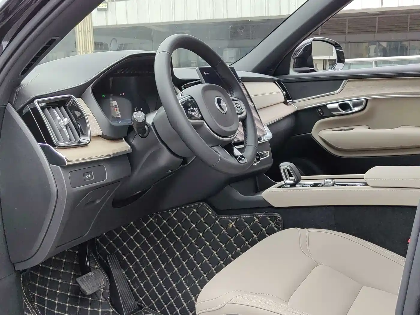 VOLVO XC90