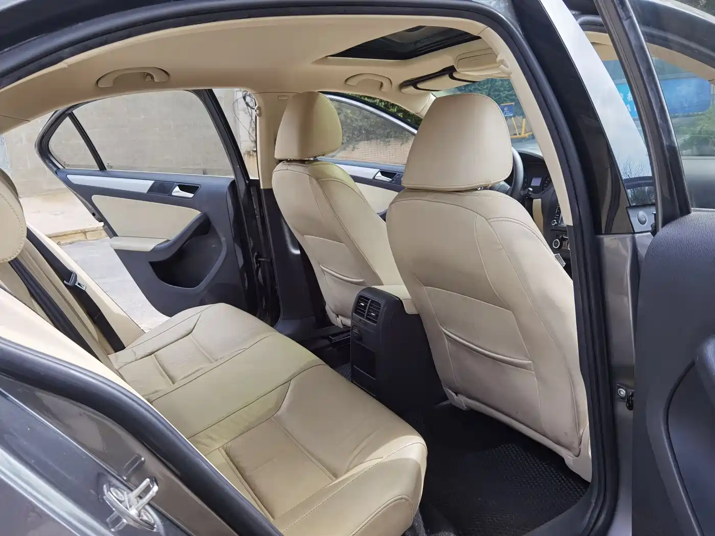 Volkswagen Sagitar 2012 Model 1.6L Automatic Fashion фото 13