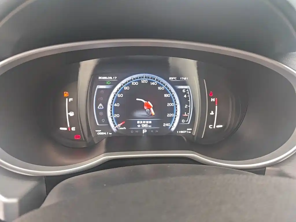 Фото 12 - Geely Atlas