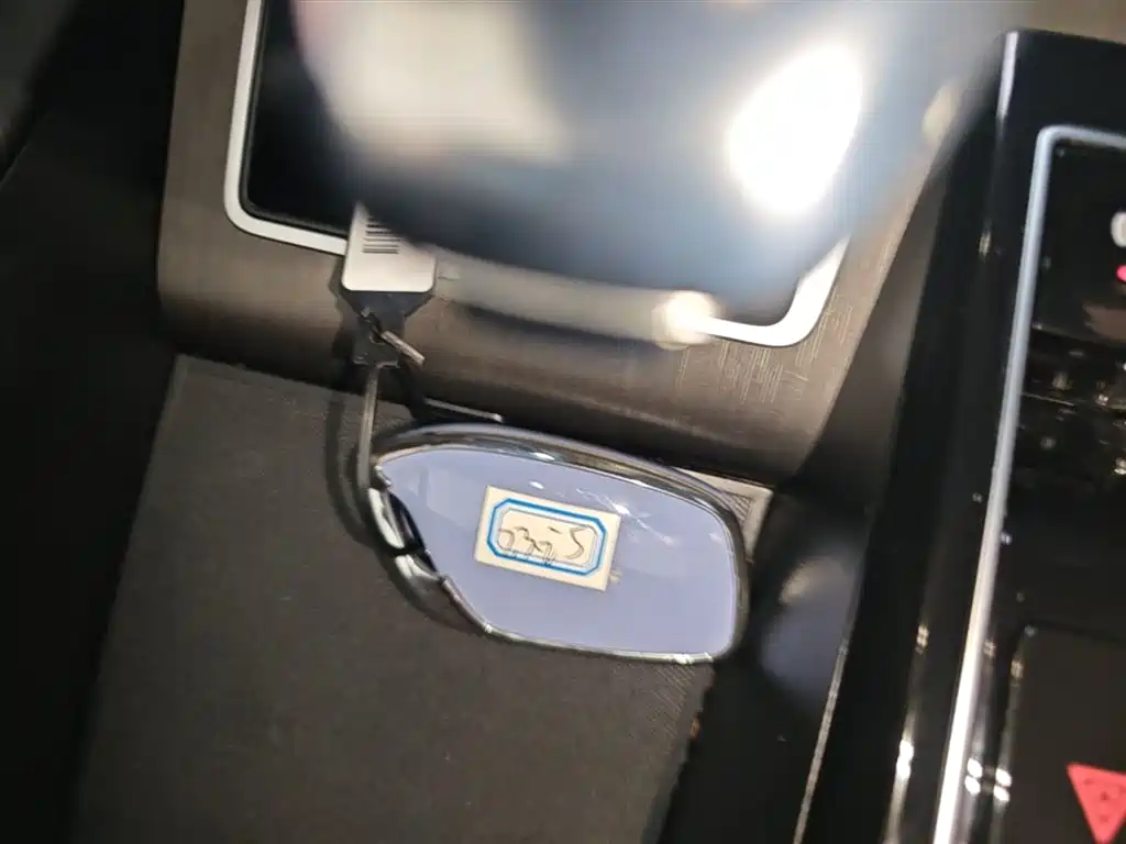 Фото 9 - Roewe i5