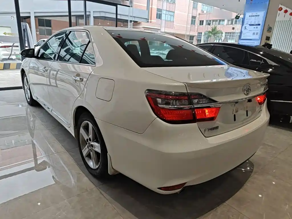 Photo 5 - Toyota Camry
