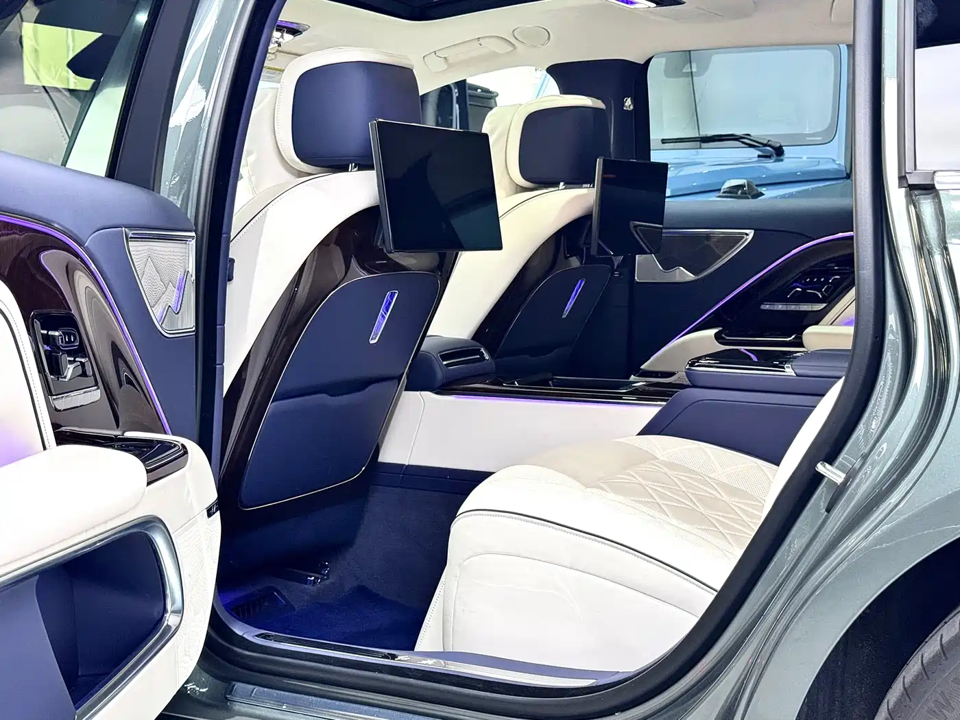 Hongqi Guoya 2024 4.0T V8 Version фото 26
