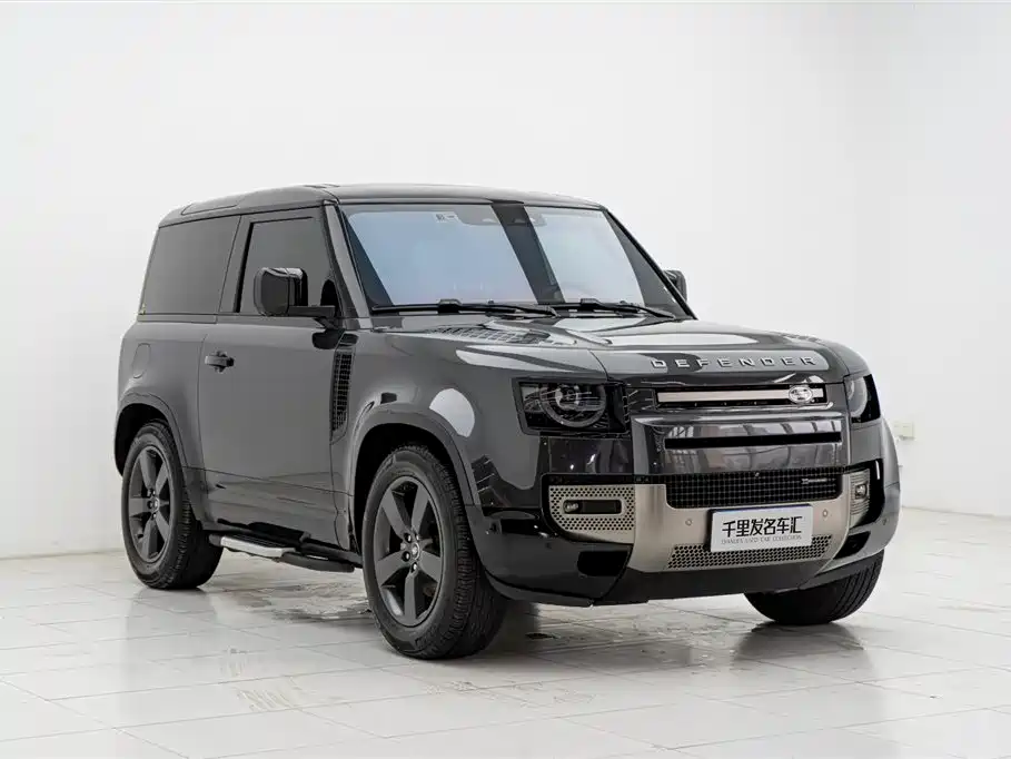 Land Rover Defender 2023 Model 90 2.0T P300 X-DYNAMIC HSE фото 3