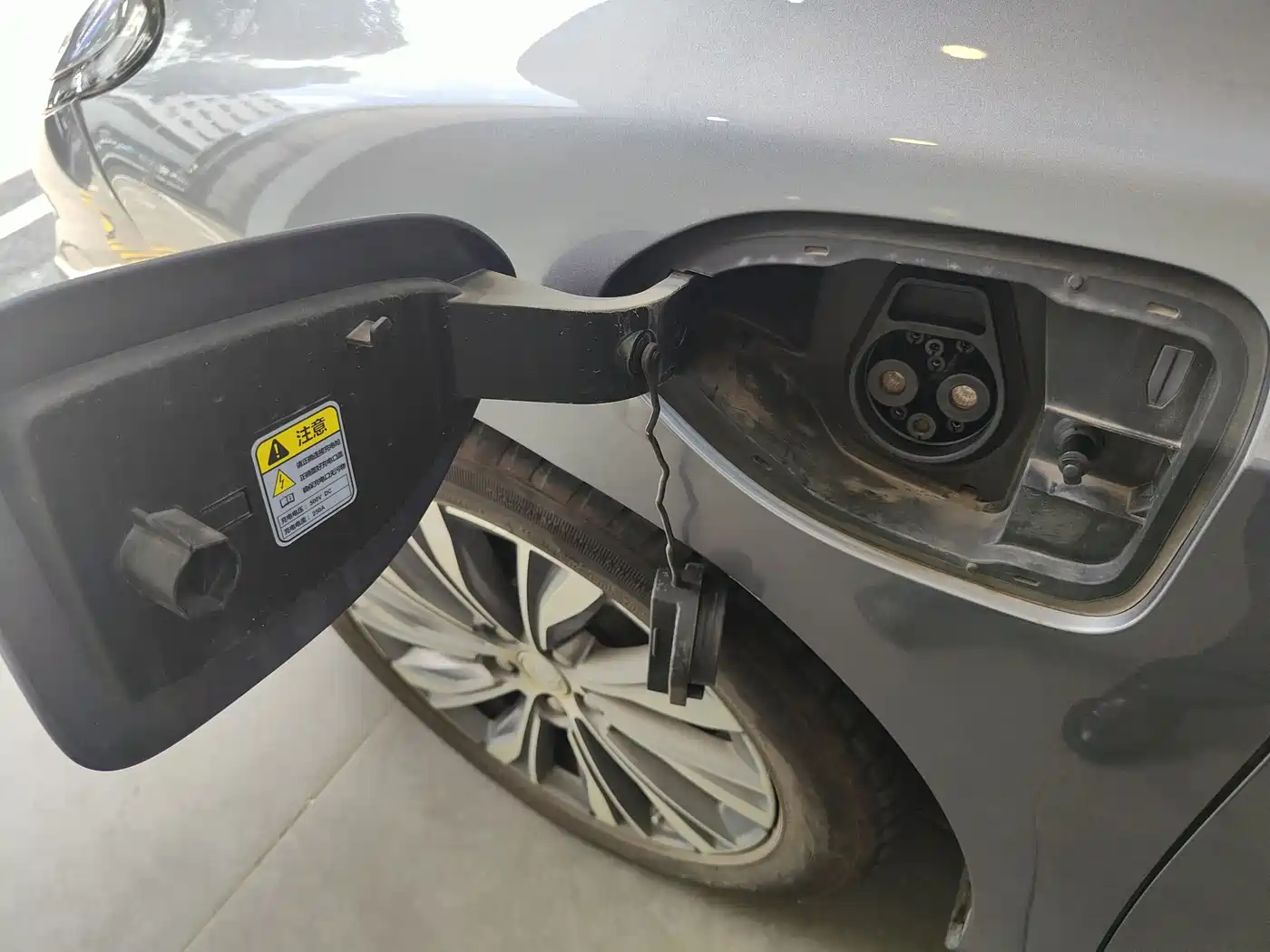 Hongqi E-QM5 2023 560km PLUS фото 26