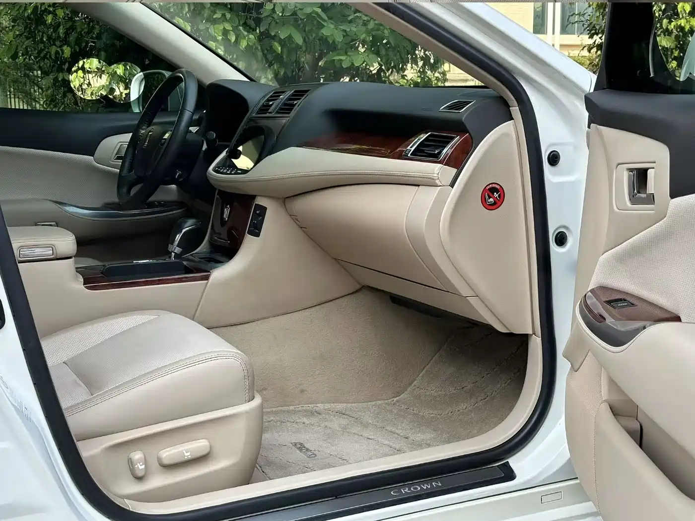 Toyota Crown 2012 2.5L Royal Leather Edition фото 10
